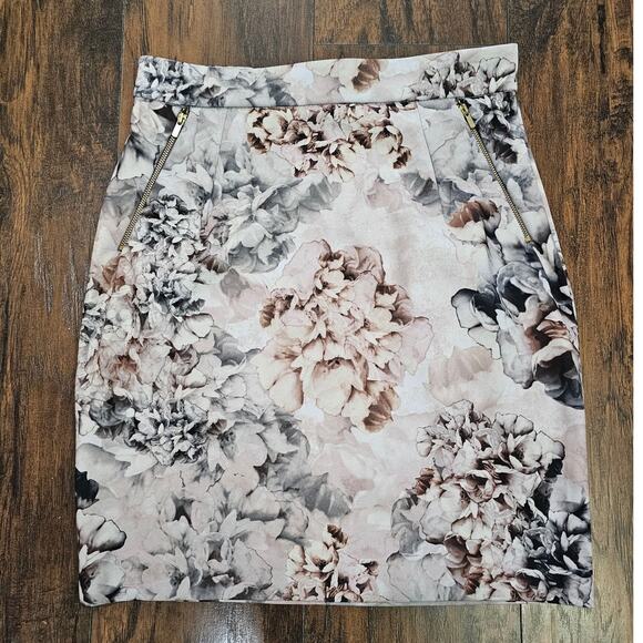 H&M Skirt Floral Size 10 Gray Blue- Great Condition - Picture 1 of 3